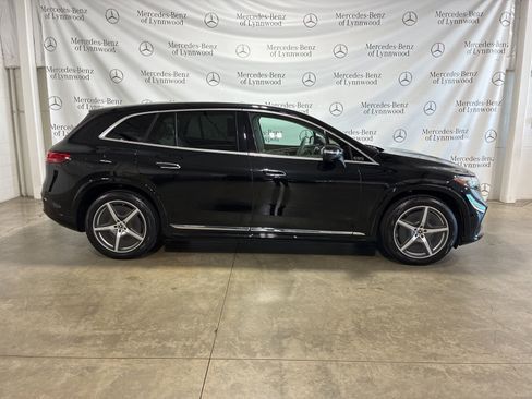 Used 2023 Mercedes-Benz EQS 580 4MATIC SUV image 3