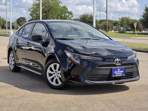 Used 2026 Toyota Corolla LE FWD image 2