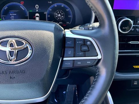 Used 2023 Toyota Highlander Limited AWD/4WD image 25