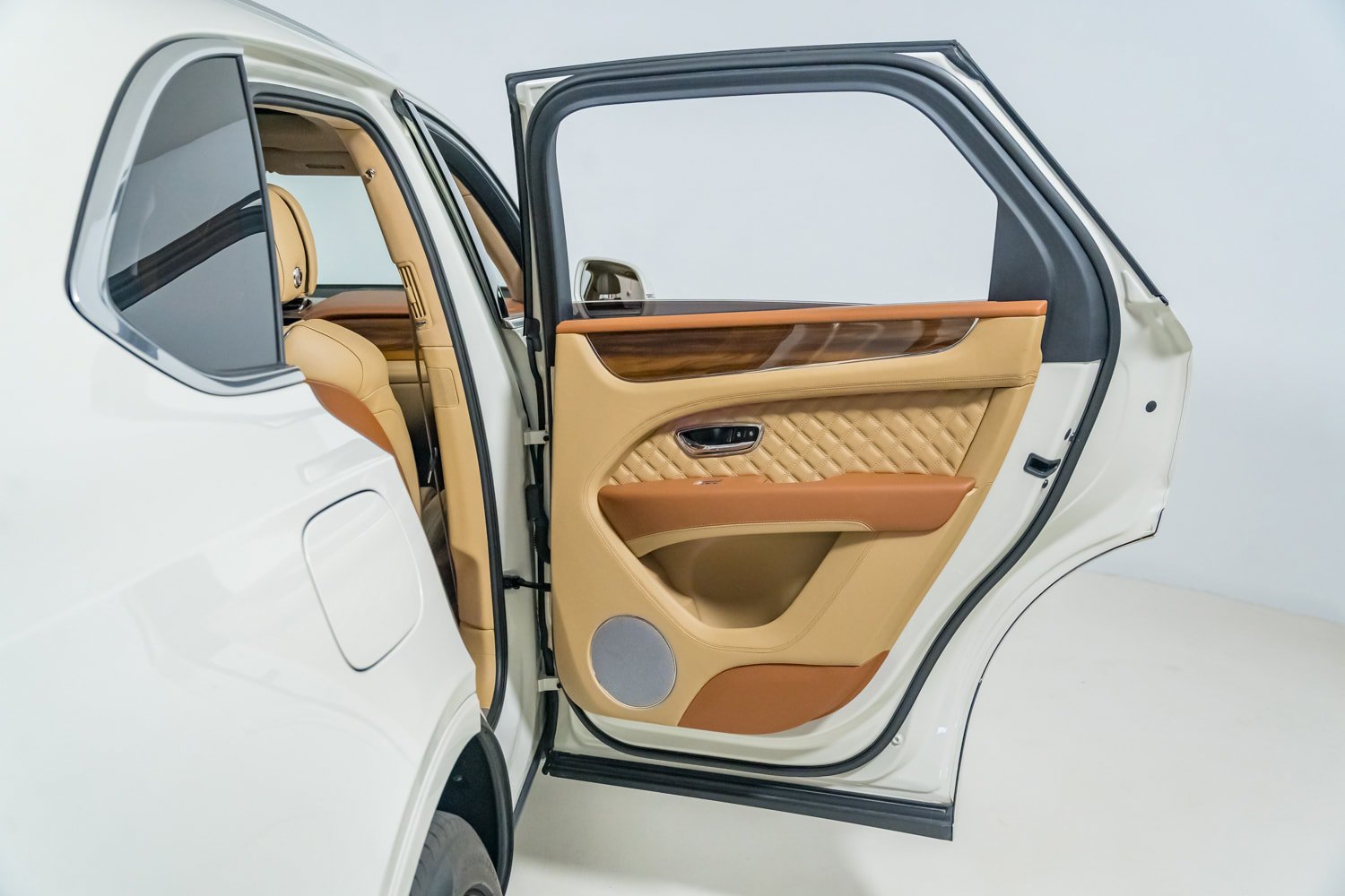 Used 2023 Bentley Bentayga AWD/4WD image 31