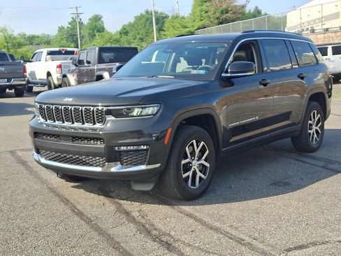 Used 2023 Jeep Grand Cherokee L Limited AWD/4WD image 3