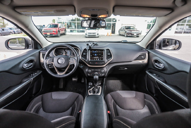 Used 2015 Jeep Cherokee Latitude w/ Comfort/Convenience Group AWD/4WD image 43