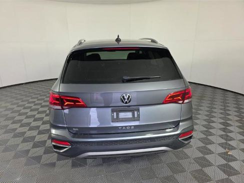 Used 2024 Volkswagen Taos SE FWD image 3