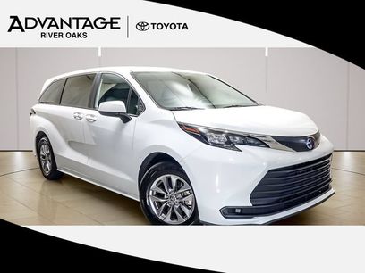 Used 2025 Toyota Sienna LE