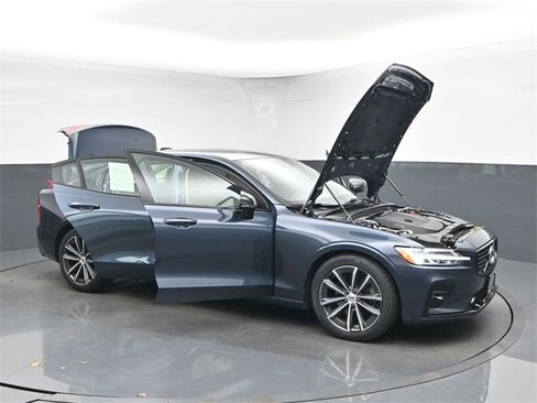 Used 2022 Volvo S60 B5 Momentum w/ Premium Package image 51