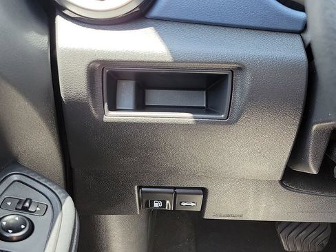 Used 2025 Nissan Versa SV FWD image 14
