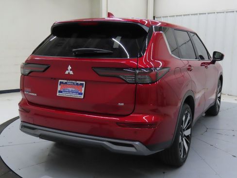 New 2025 Mitsubishi Outlander SE image 3