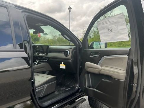 New 2026 Chevrolet Colorado ZR2 w/ Technology Package AWD/4WD image 17