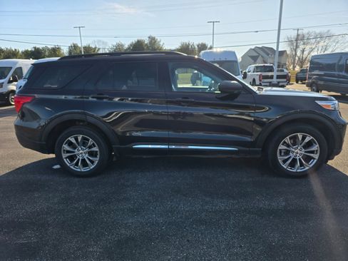 Certified 2022 Ford Explorer XLT w/ Equipment Group 202A image 6