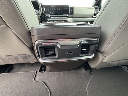 New 2026 GMC Sierra 1500 SLT image 9