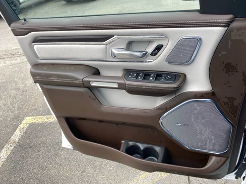 Used 2025 RAM 1500 Laramie AWD/4WD image 21