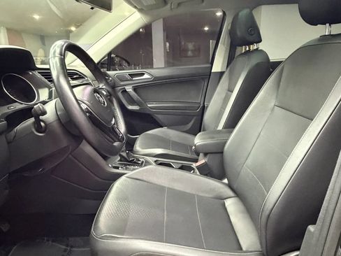 Used 2019 Volkswagen Tiguan SE w/ Panoramic Sunroof Package FWD image 10
