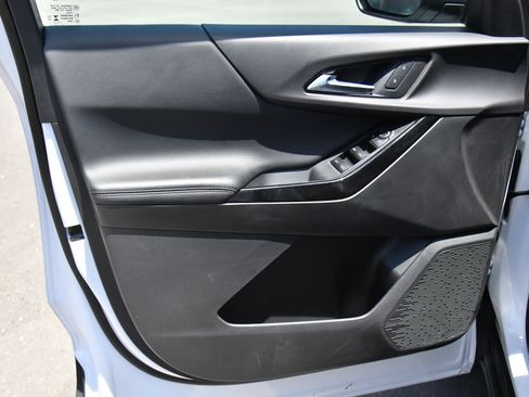 Used 2025 Chevrolet Equinox LT FWD image 13