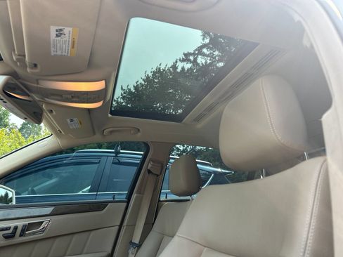 Used 2010 Mercedes-Benz E 350 4MATIC Sedan image 10