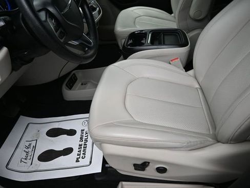Used 2021 Chrysler Voyager Lxi image 15