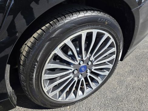 Used 2017 Ford Fusion SE image 42