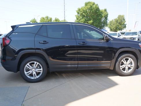 Used 2024 GMC Terrain SLE AWD/4WD image 10