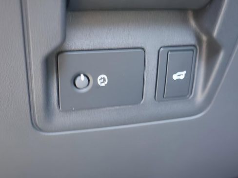 Used 2026 Land Rover Range Rover Velar S image 20