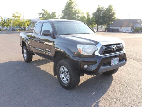 Used 2013 Toyota Tacoma 4x4 Access Cab V6 w/ TRD Off-Road Pkg image 3