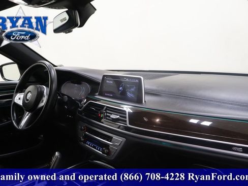 Used 2022 BMW 750i xDrive w/ Executive Package image 18