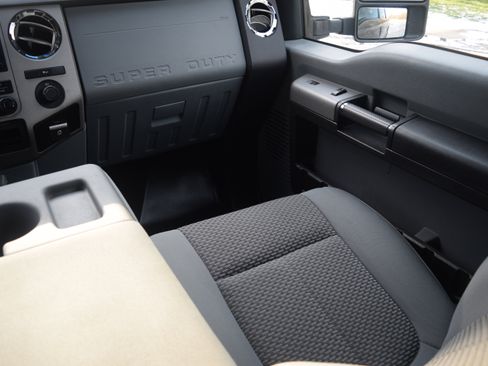 Used 2016 Ford F250 XLT w/ Camper Package image 13