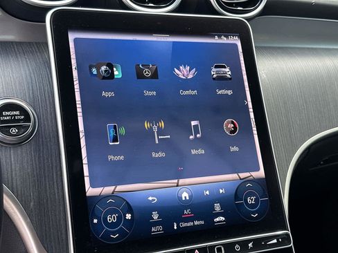 Used 2024 Mercedes-Benz GLC 300 image 32