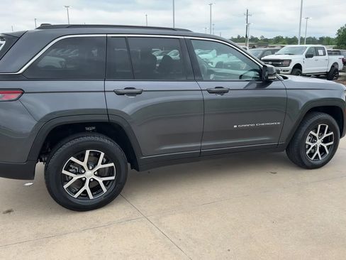 Used 2025 Jeep Grand Cherokee Limited RWD image 9