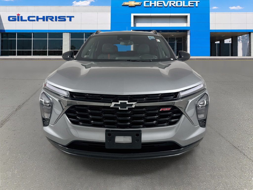 Used 2025 Chevrolet Trax RS w/ Sunroof Package FWD image 2