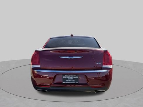 Used 2021 Chrysler 300 Touring L RWD image 5