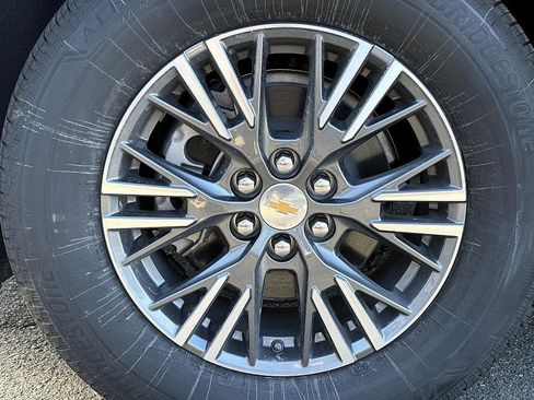 New 2026 Chevrolet Traverse LT image 8