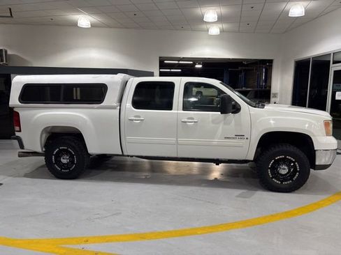 Used 2008 GMC Sierra 2500 SLT w/ Z71 Off-Road Package AWD/4WD image 8
