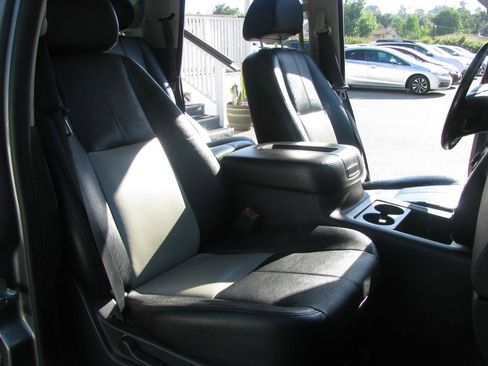 Used 2007 Chevrolet Tahoe LT w/ 1LT Special Edition AWD/4WD image 16