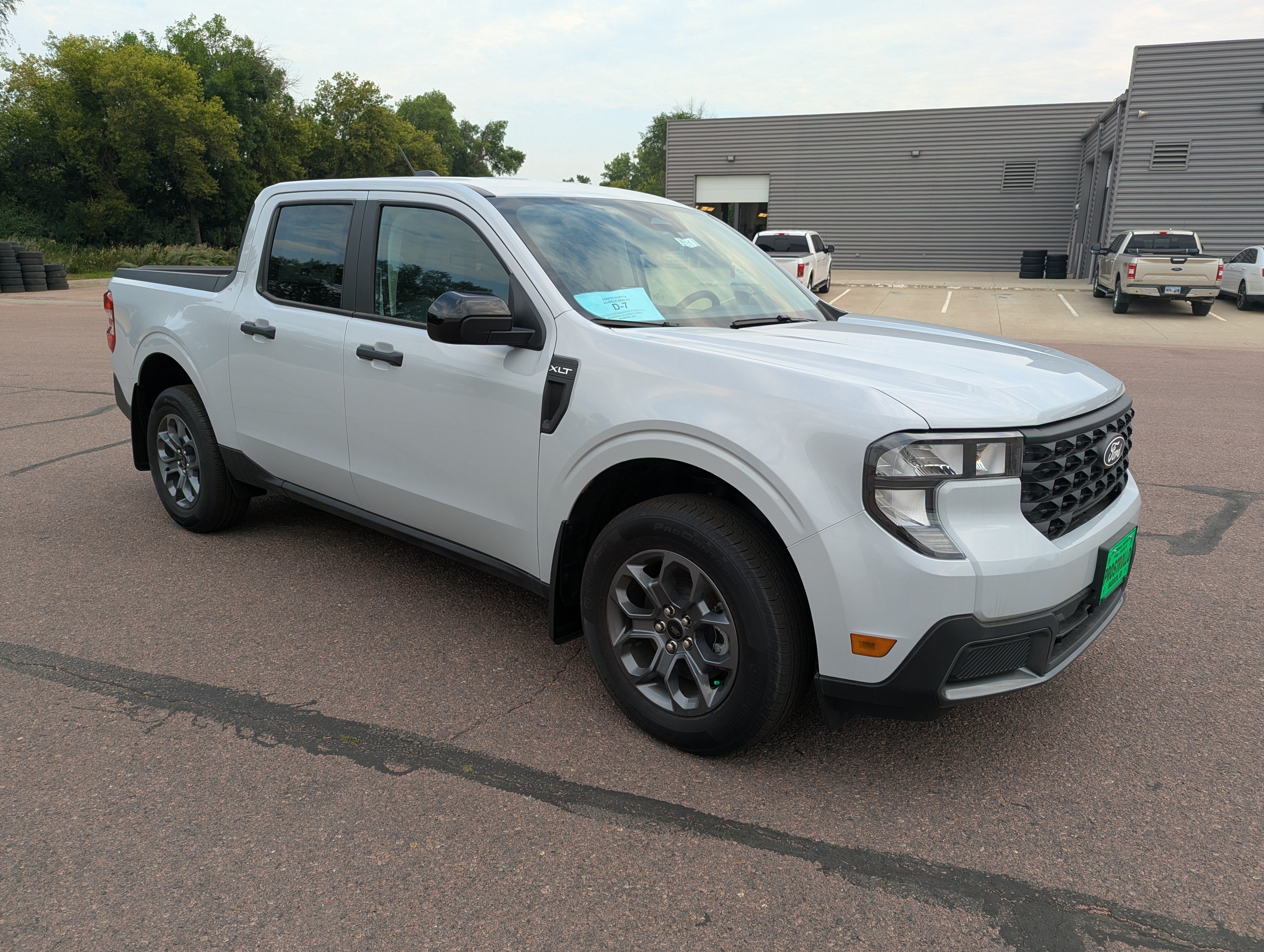 New 2025 Ford Maverick XLT w/ XLT Luxury Package FWD image 6