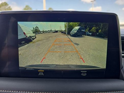 Used 2024 Chevrolet Suburban Premier image 19