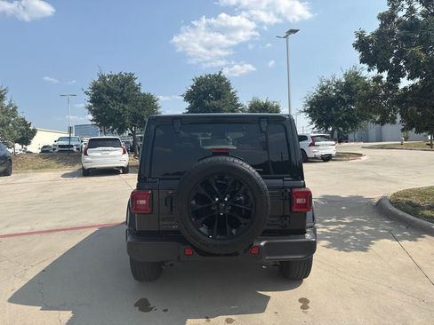 Used 2025 Jeep Wrangler Unlimited Sahara w/ Safety Group AWD/4WD image 6