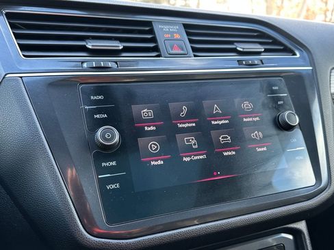 Used 2022 Volkswagen Tiguan SEL R-Line image 9