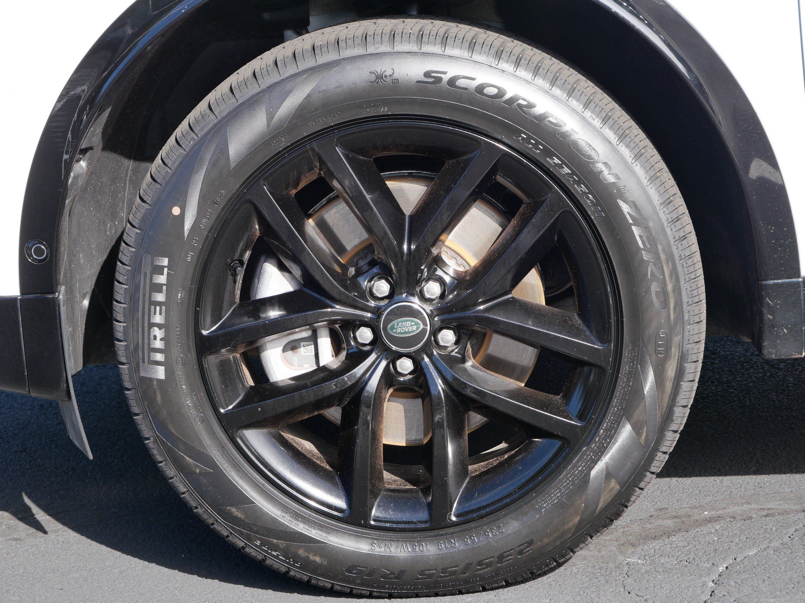 Used 2025 Land Rover Discovery Sport Dynamic SE AWD/4WD image 10