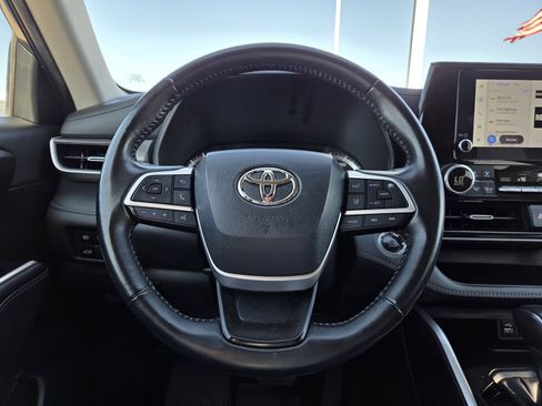Used 2023 Toyota Highlander LE FWD image 35