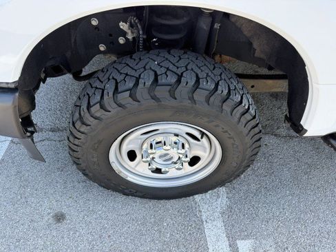 Used 2022 Ford F250 XL w/ Power Equipment Group AWD/4WD image 6