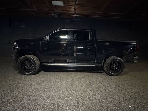 Used 2019 Chevrolet Silverado 1500 High Country w/ Technology Package AWD/4WD image 2