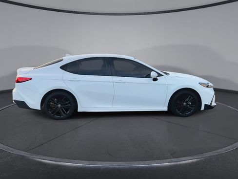 Used 2025 Toyota Camry SE FWD image 9