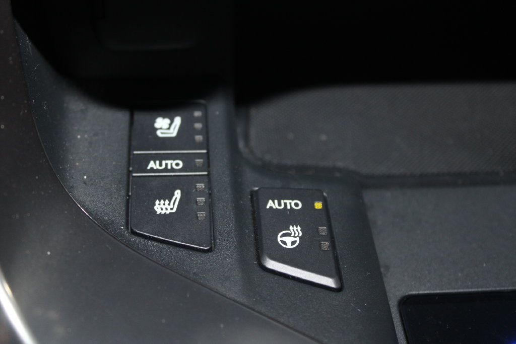 Used 2024 Lexus LX 600 4WD w/ Luxury Package image 47