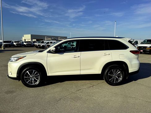 Used 2019 Toyota Highlander XLE image 10
