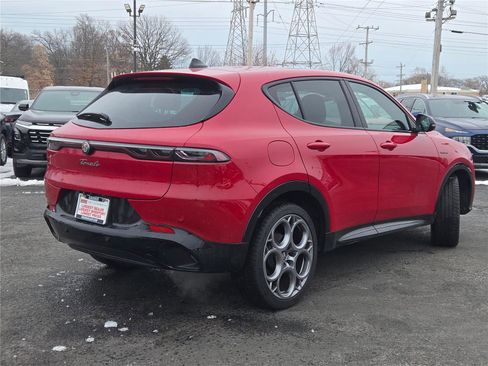 Used 2025 Alfa Romeo Tonale w/ Premium Package image 12