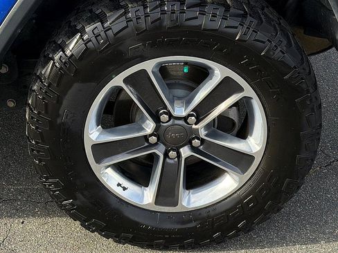 Used 2019 Jeep Wrangler Unlimited Sahara image 7