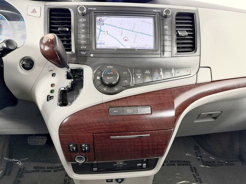 Used 2013 Toyota Sienna Limited w/ Premium Pkg AWD/4WD image 68