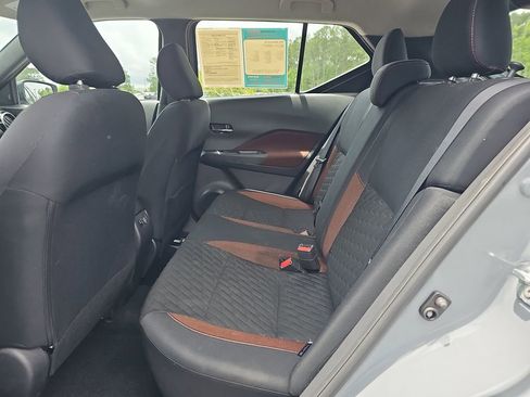 Used 2022 Nissan Kicks SR w/ Interior Electronics Package FWD image 18