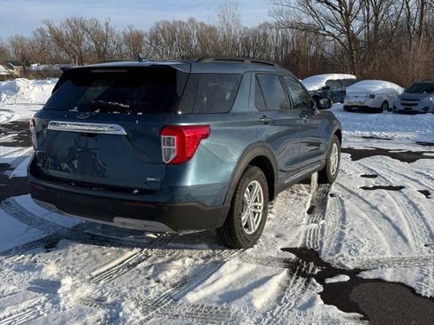 Used 2020 Ford Explorer XLT w/ Equipment Group 202A image 6