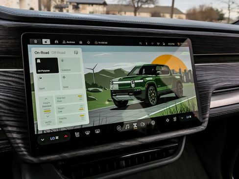 Used 2022 Rivian R1T Adventure image 23