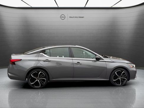 Certified 2024 Nissan Altima 2.5 SR image 2